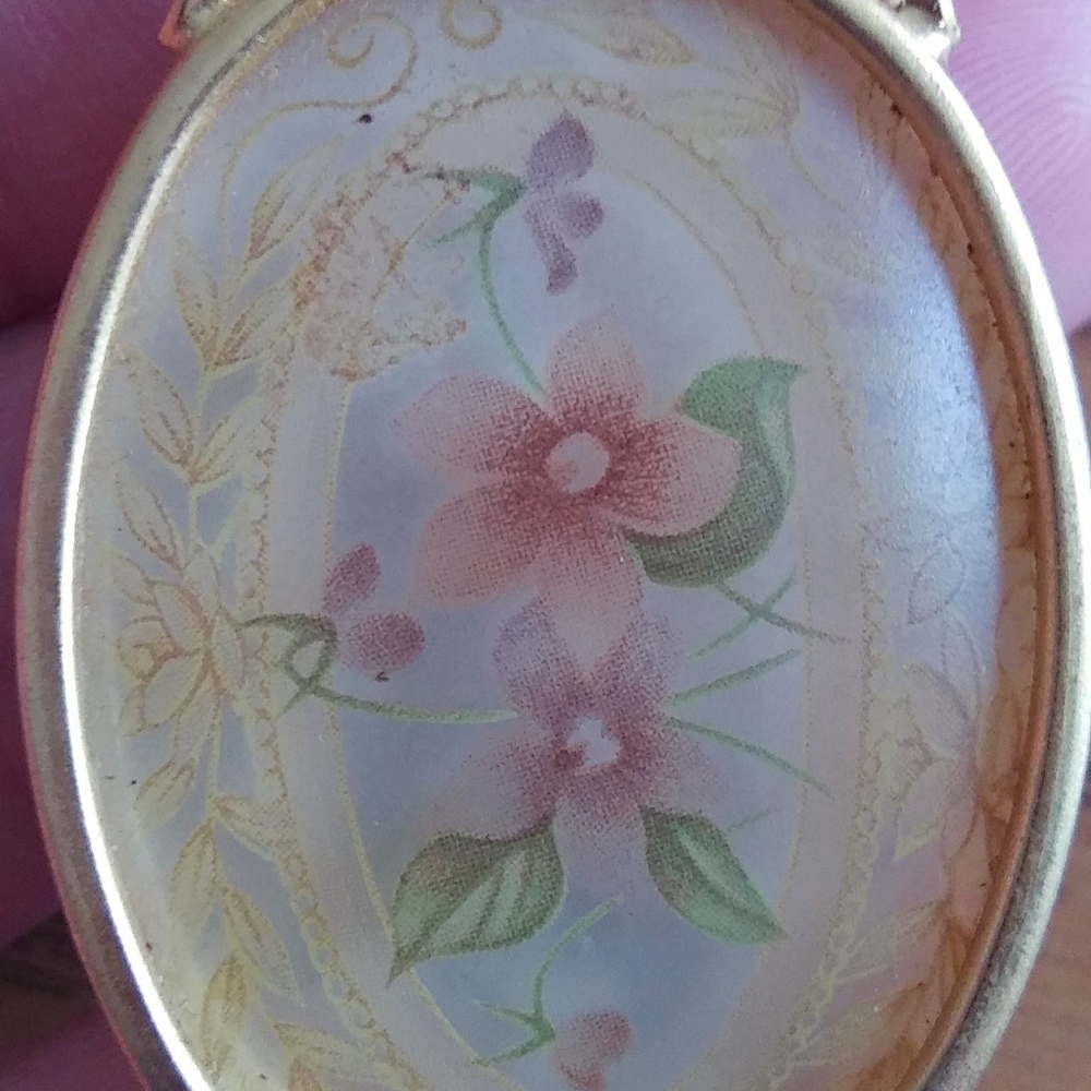 🤑3/$18 Vtg Gold Tone Oval Floral Necklace